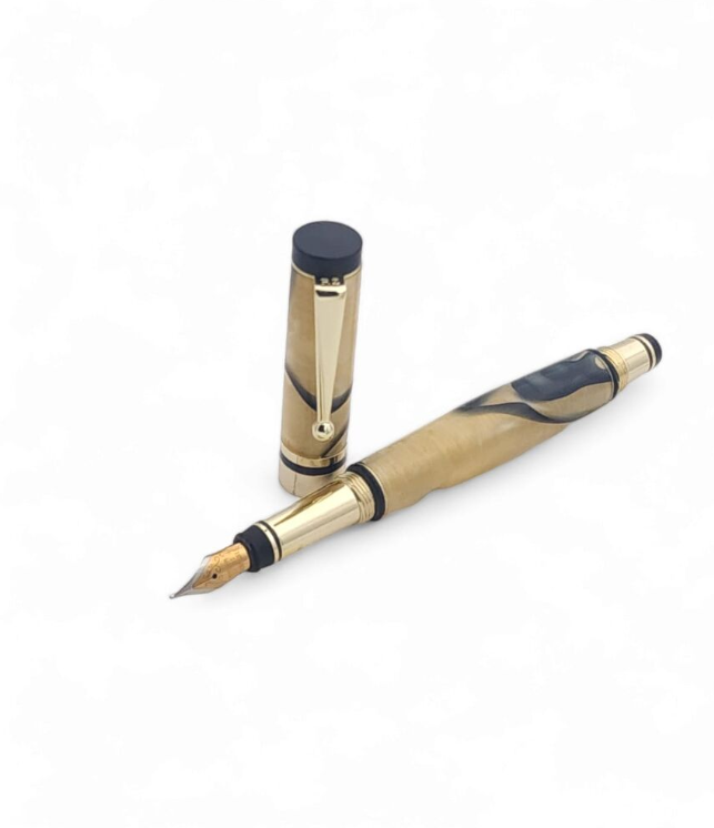 עט נובע בעבודת יד – דגם קלאסי מוזהב | יוקרה מדויקת למי שמבין בכתיבה