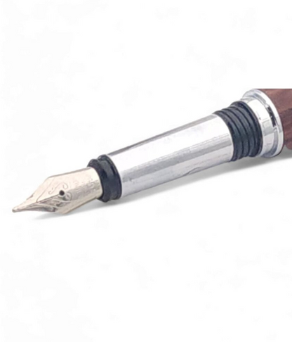 עט נובע בעבודת יד – Jr. Gentleman I אלגנטיות מחושבת בעיצוב עץ מהודר