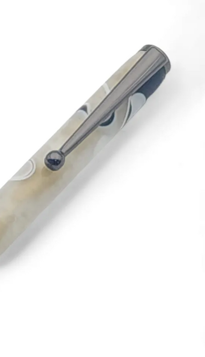 עט לאישה אלגנטית בעבודת יד – ציפוי אפור מבריק