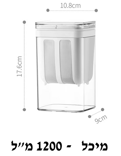 מיכל סינון גבינות בנפח 1200 מ"ל עם מסננת פנימית, בעיצוב מלבני שקוף עם מכסה אטום, מידות 17.6 ס"מ גובה, 10.8 ס"מ רוחב, 9 ס"מ עומק – להכנת גבינות ביתיות בקלות.