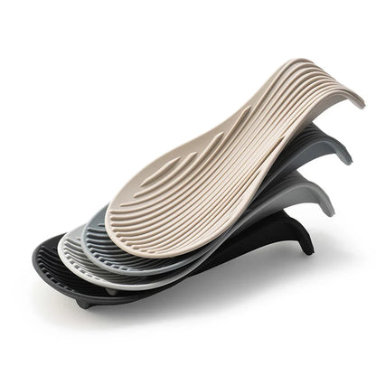 מחזיק כפות מסיליקון עמיד בחום – לסדר וניקיון על השיש!